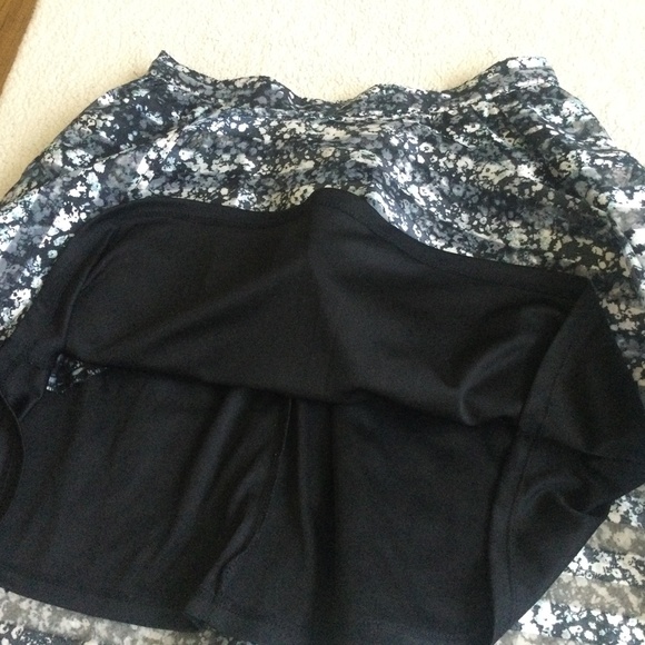 Xhilaration Striped Floral Skater Skirt Pockets Black - Sz Medium - Picture 13 of 15